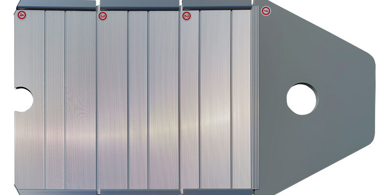 itm_501976__980 Metallic folding panel with a smooth finish and cut-out design, ideal for stylish modern furniture or architecture.